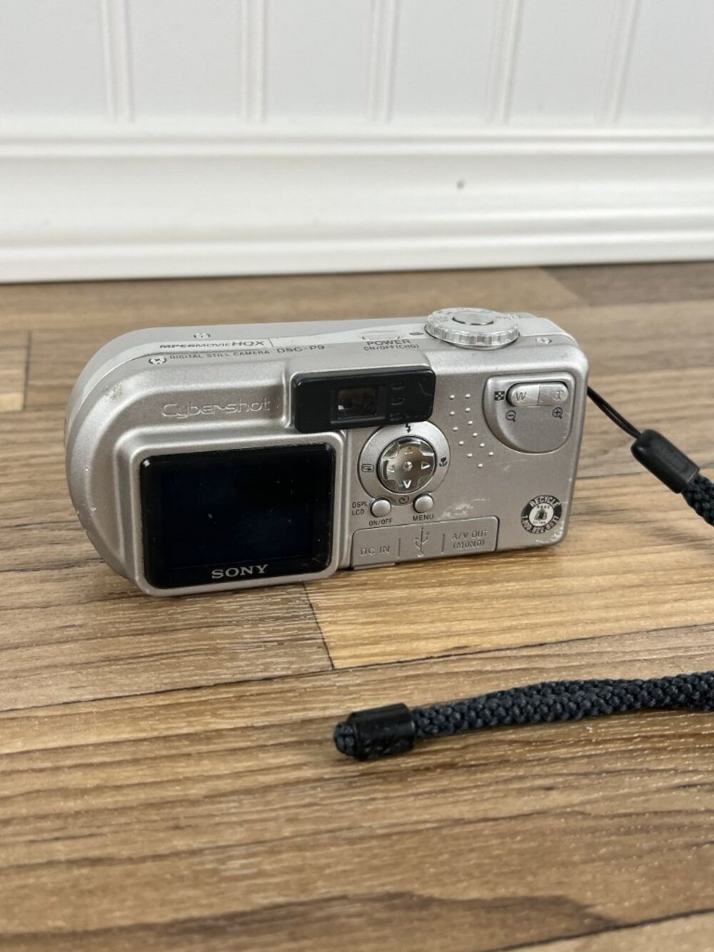 Sony Cyber-shot DSC-P9 4.0MP Digital Camera - Silver No Charger - Picture 5 of 10